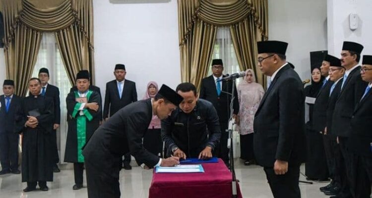 bupati_deli_serdang_lantik_13_pejabat_baru_rotasi_besarbesaran_guncang_dinas_pendidikan_2025-12-05_15-15-14_4133